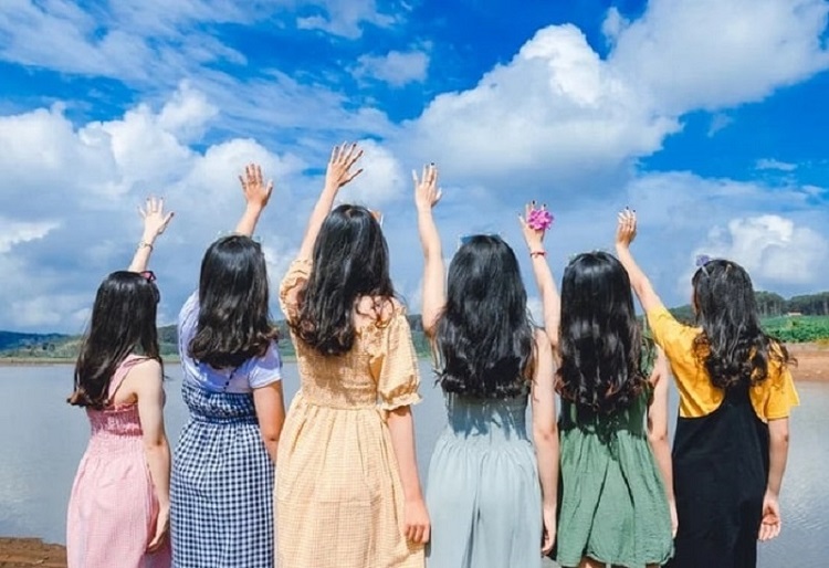 Nằm mơ thấy bạn học cũ – Điềm báo, con số may mắn lô đề 8 Mơ thấy bạn học cũ đánh số nào may mắn?