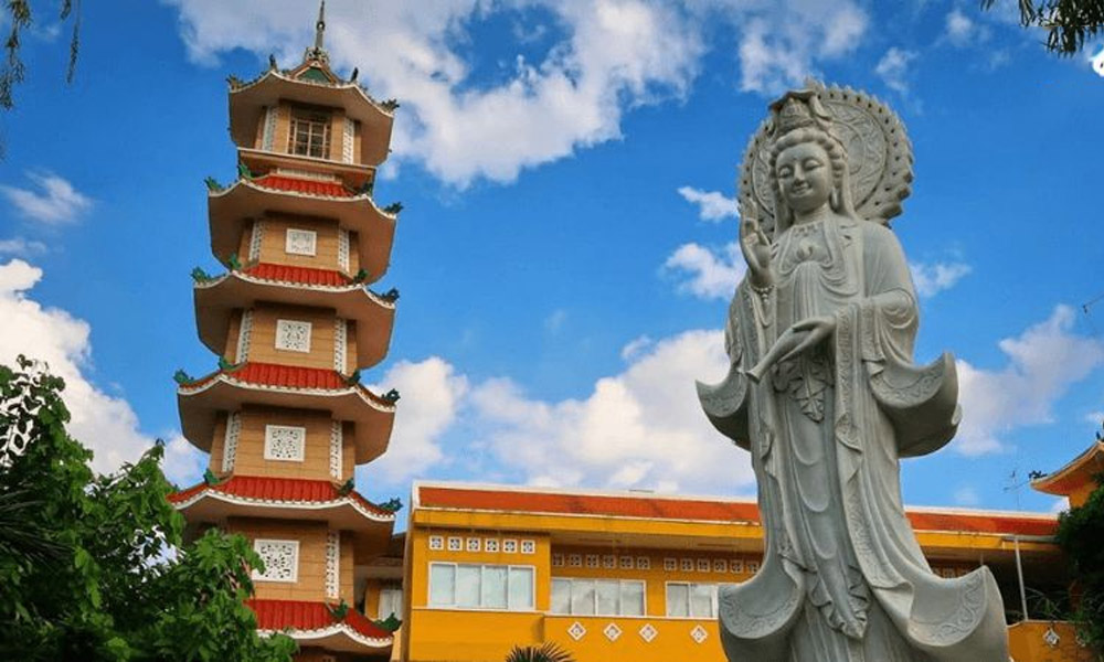 Nằm mơ thấy đi chùa: Mách bạn con số tài lộc đáng chú ý 8 Con số may mắn khi mơ thấy đi chùa